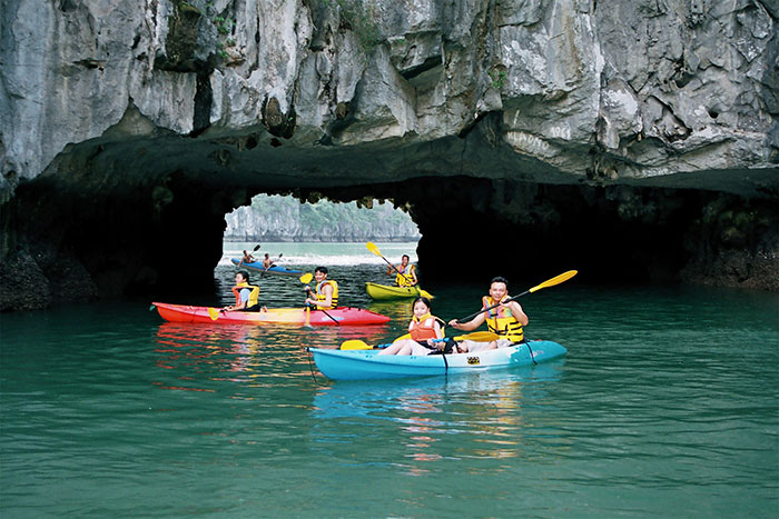 10 things to do in Cat Ba island kayaking
